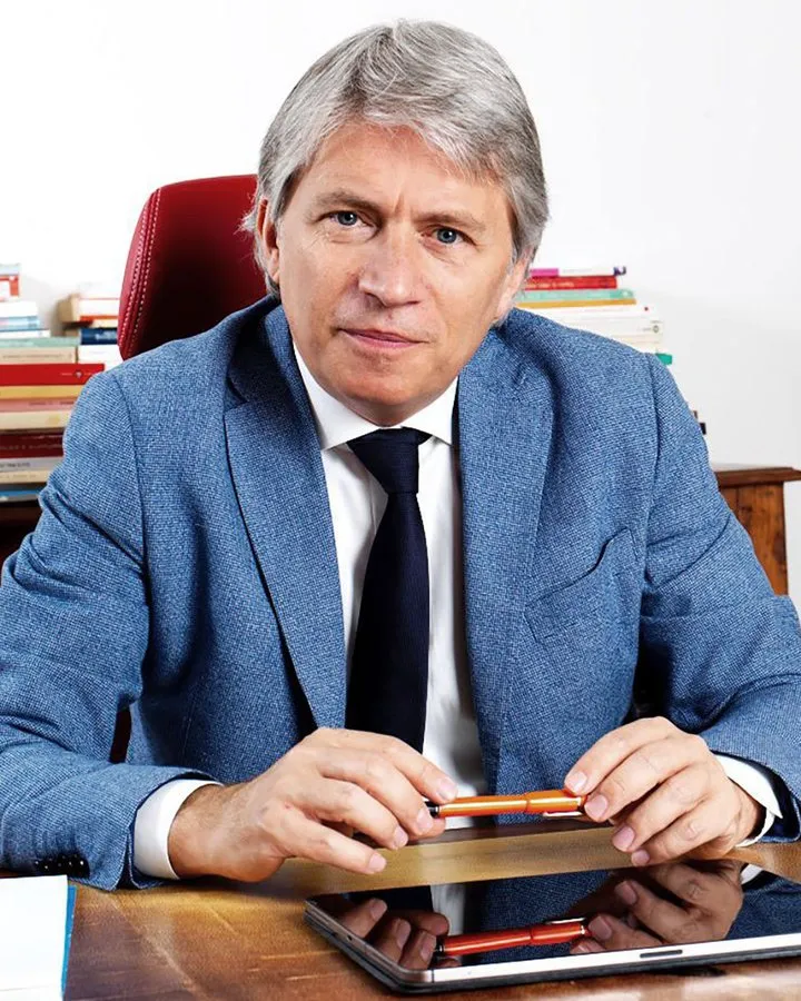 Il dott. Andrea Cirelli alla sua scrivania